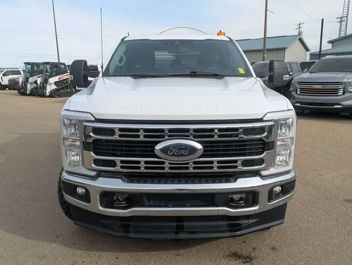 Ford F350 2023 photo 3
