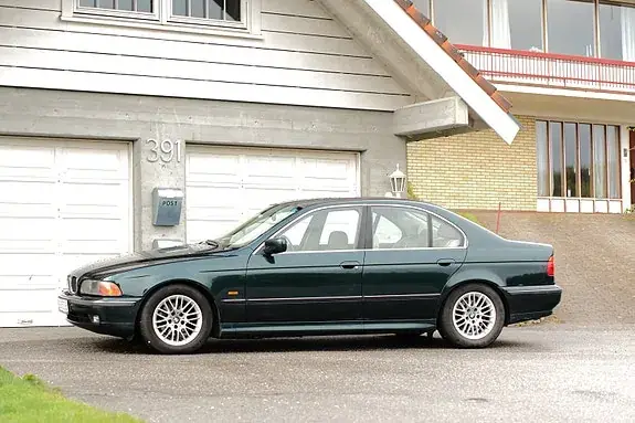 BMW 523I
