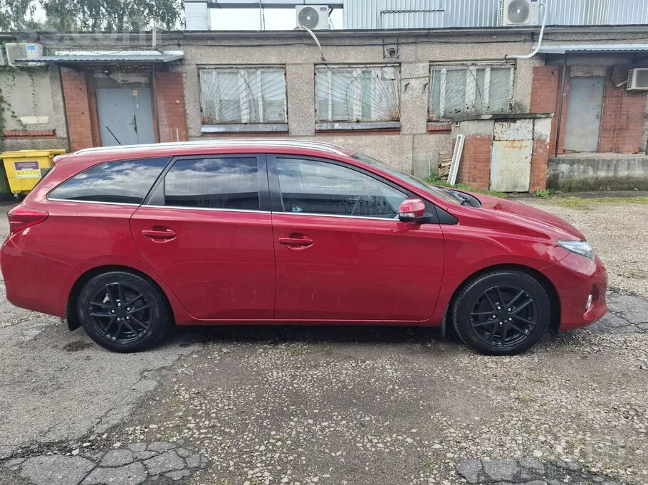 Toyota Auris 2014 photo 3