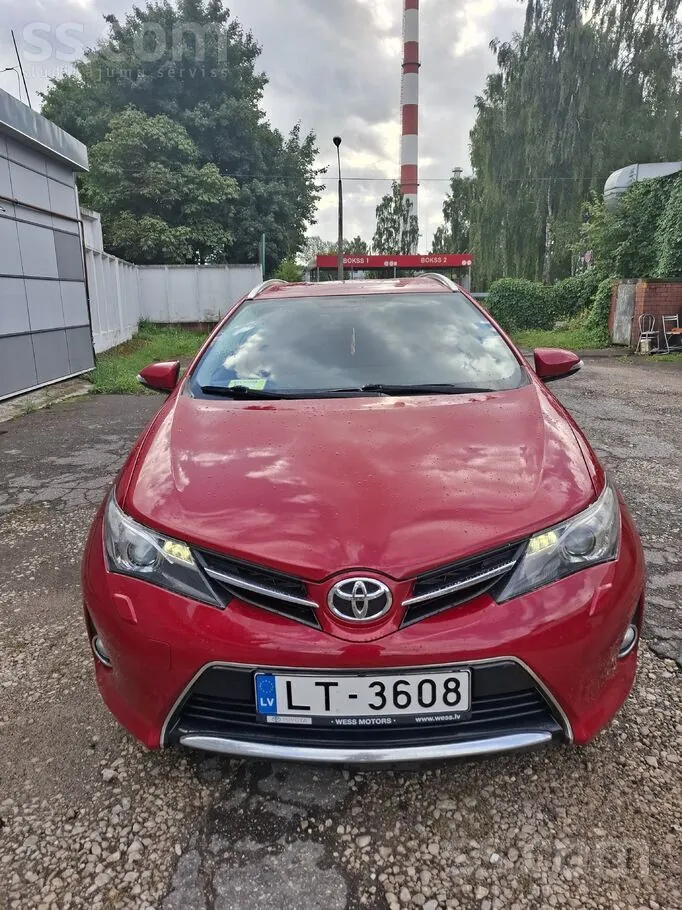 Toyota Auris 2014 photo 2