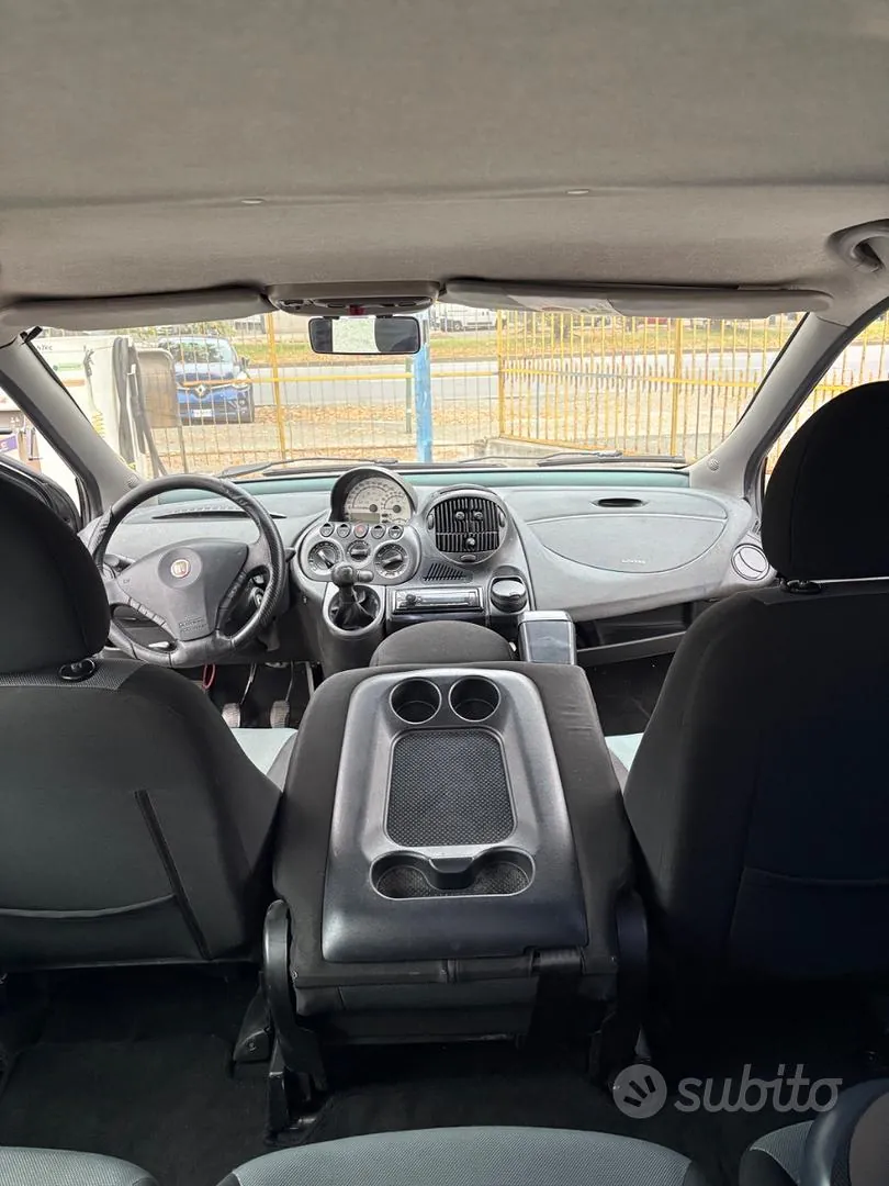 Fiat Multipla 2011 photo 4