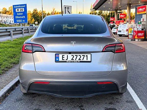 Tesla Model Y 2024 photo 2
