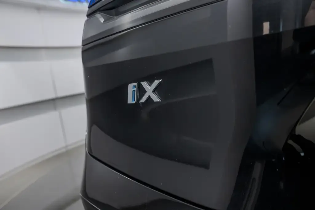 BMW Ix 2023 photo 2
