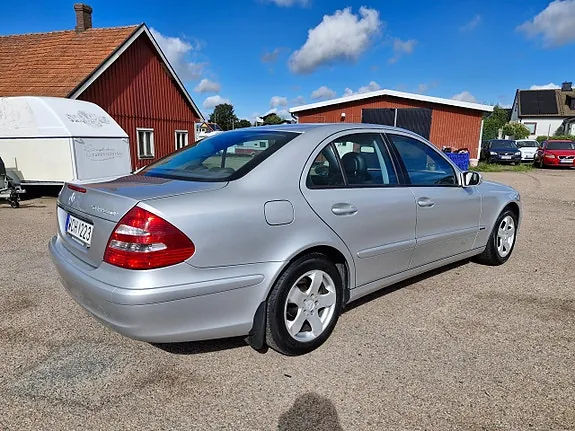 Mercedes-Benz E200 2005 photo 2
