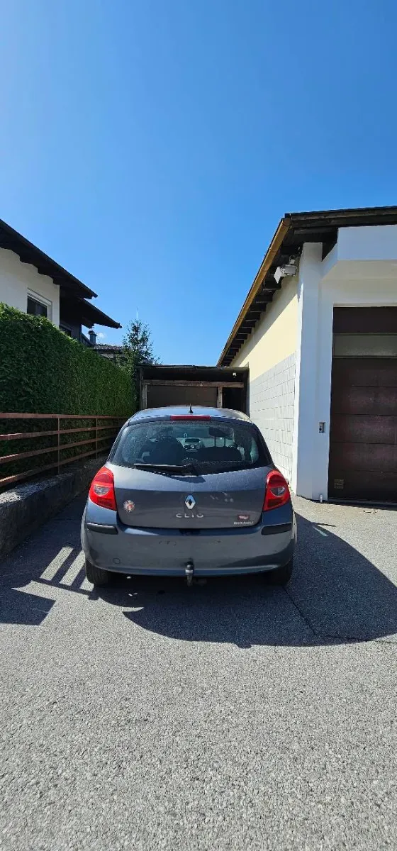 Renault Clio 2005 photo 2