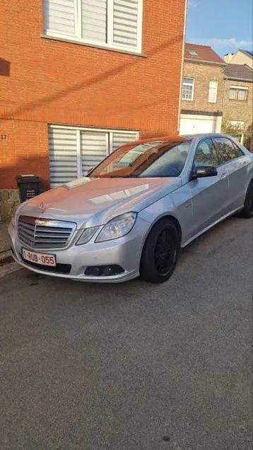 Mercedes-Benz E200