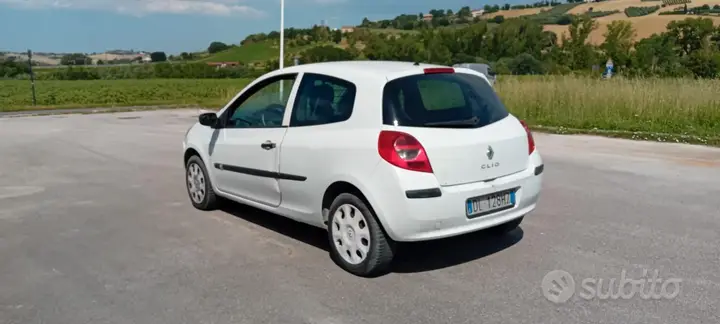 Renault Clio 2007 photo 4