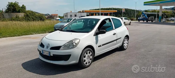 Renault Clio 2007 photo 2