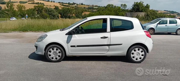 Renault Clio 2007 photo 3