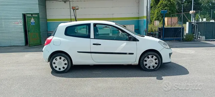 Renault Clio 2007 photo 5