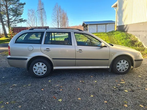 Skoda Octavia 2004 photo 3