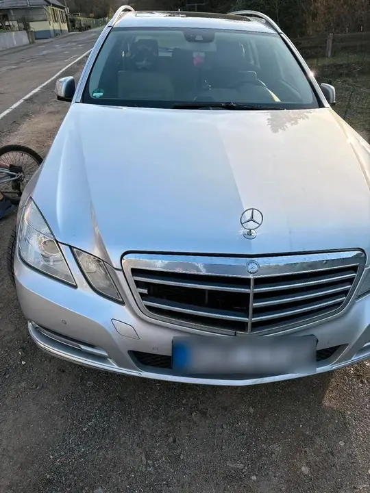 Mercedes-Benz E220