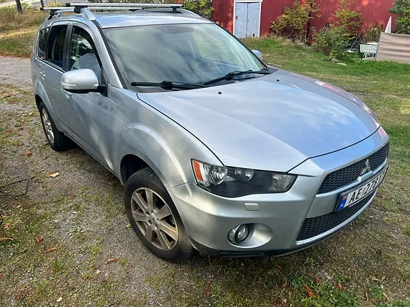 Mitsubishi Outlander 2010 photo 2