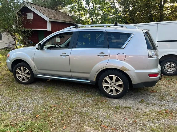 Mitsubishi Outlander 2010 photo 4