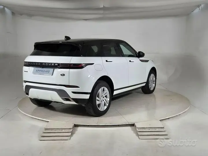 Land Rover Evoque 2022 photo 2