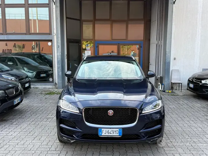 Jaguar F-Pace 2017 photo 2