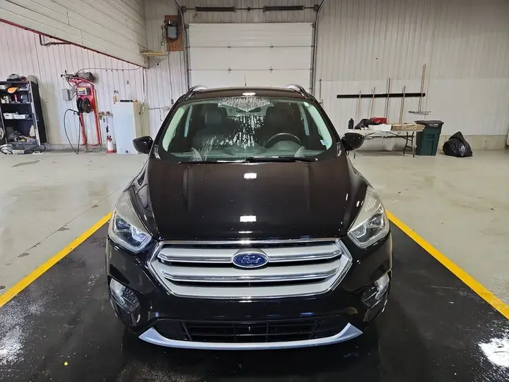 Ford Escape 2019 photo 2