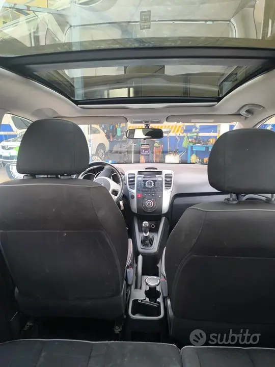 Kia Venga 2011 photo 3