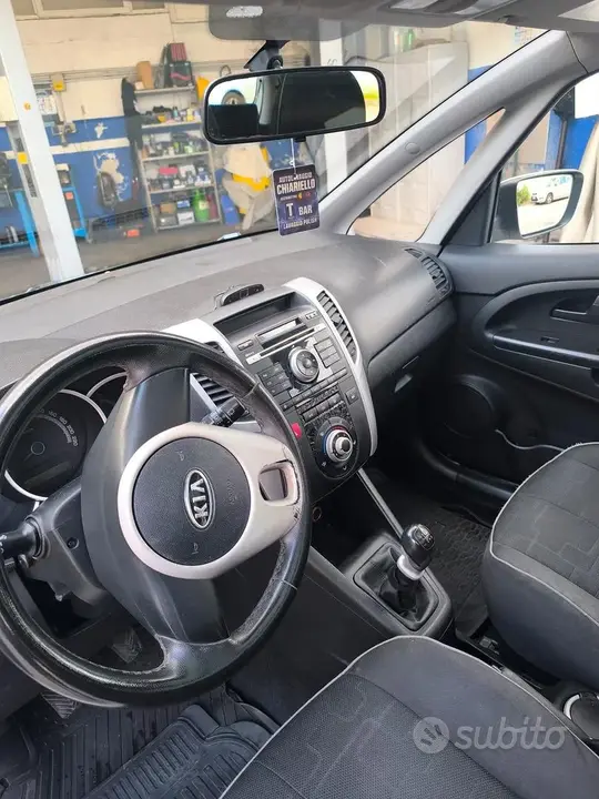 Kia Venga 2011 photo 4