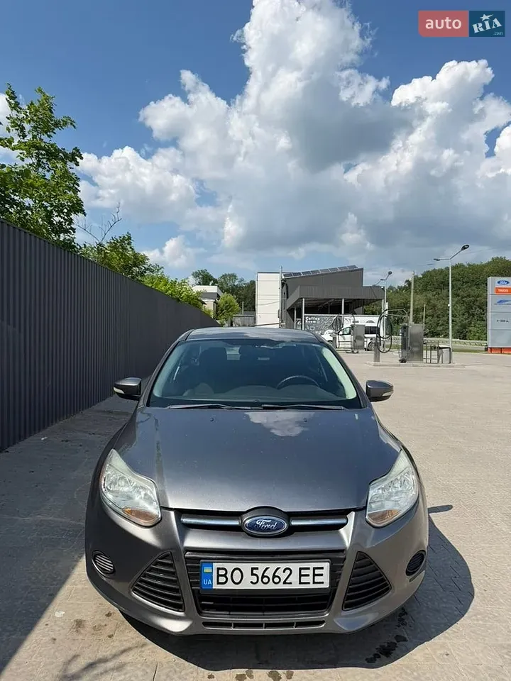 Ford Focus 2012 photo 2