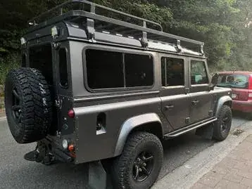 Land Rover Defender 110