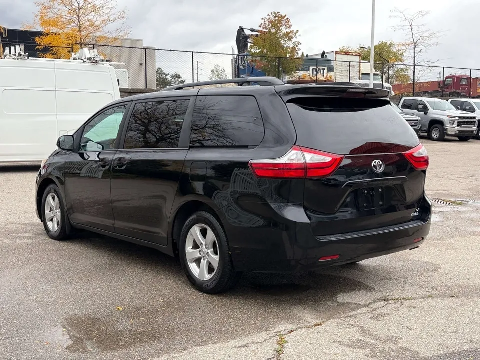 Toyota Sienna 2017 photo 4
