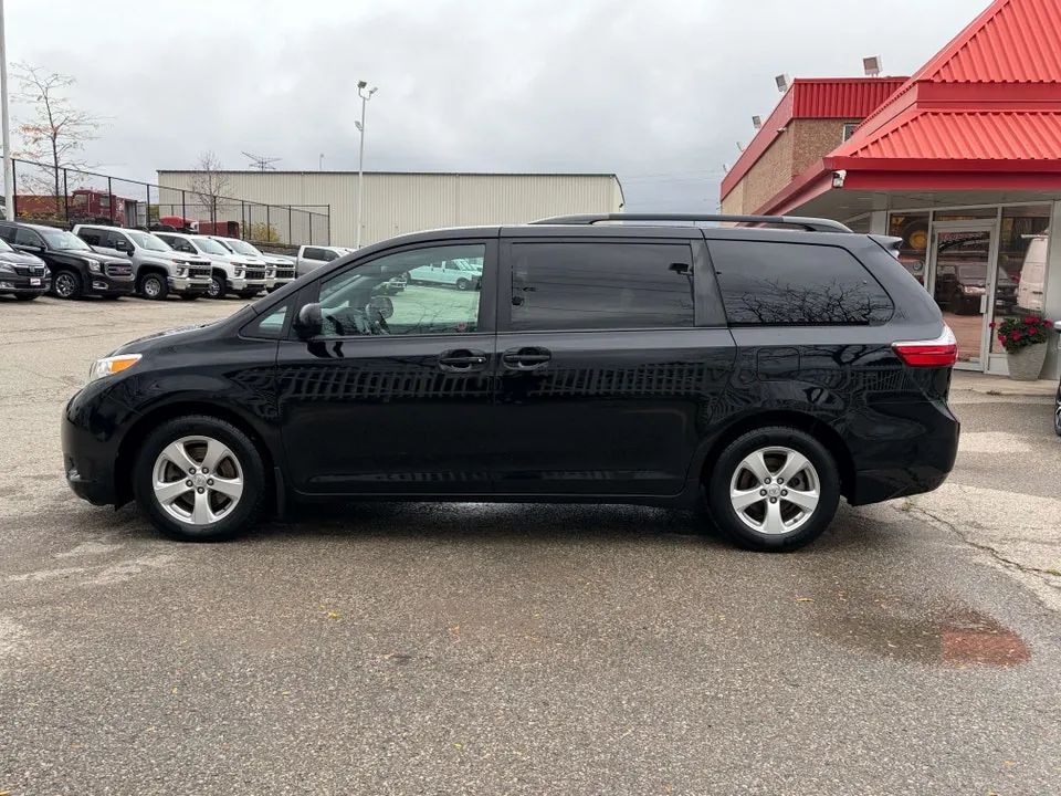 Toyota Sienna 2017 photo 3