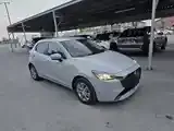 Mazda 2 2023 photo 2