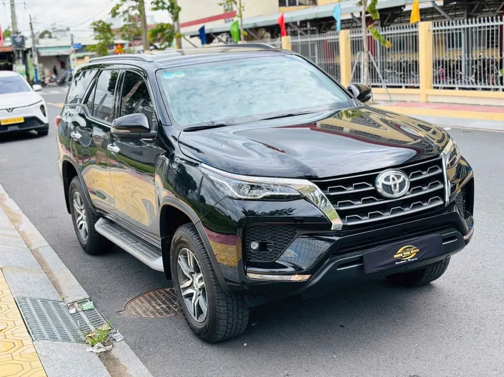 Toyota Fortuner 2023 photo 2