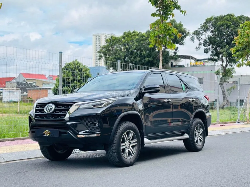 Toyota Fortuner 2023 photo 3