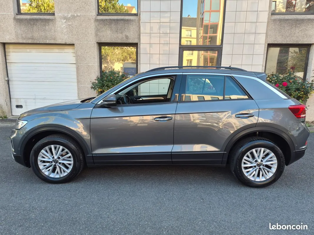 Volkswagen T-Roc 2024 photo 2