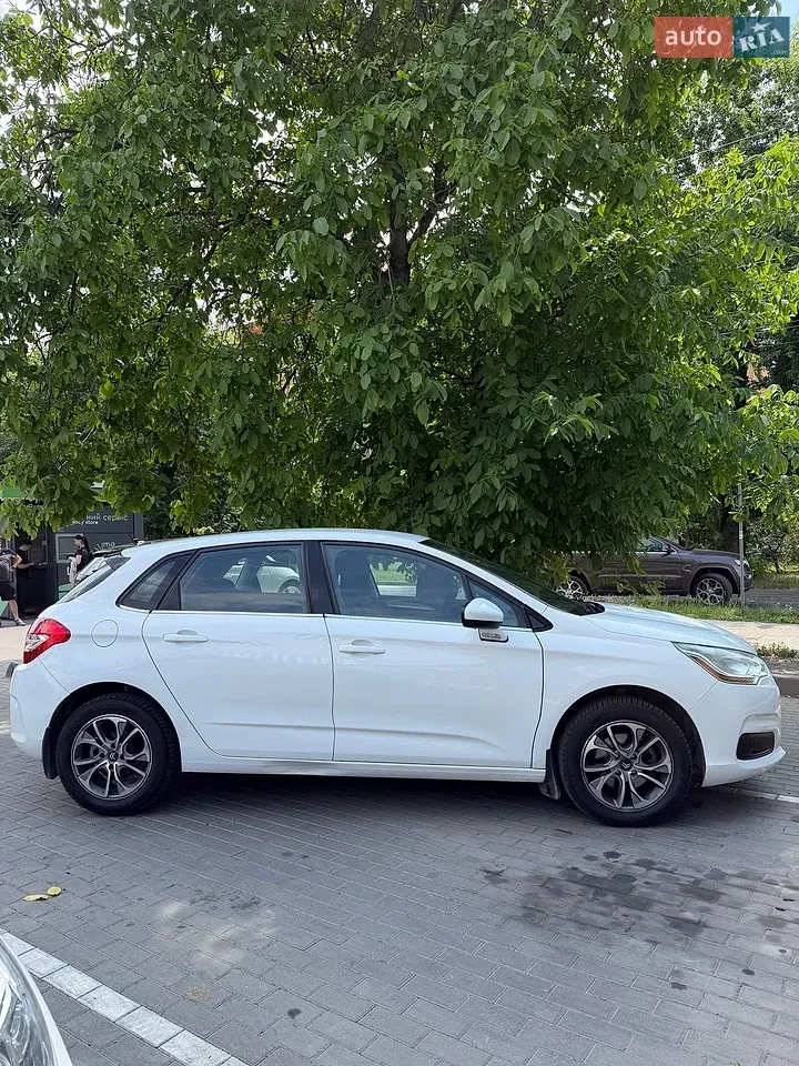 Citroen C4 2012 photo 3