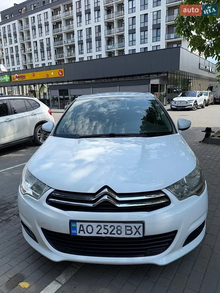 Citroen C4 2012 photo 2