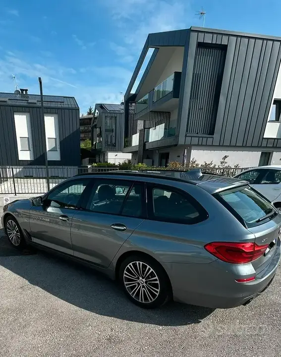 BMW 520 Touring 2019 photo 2