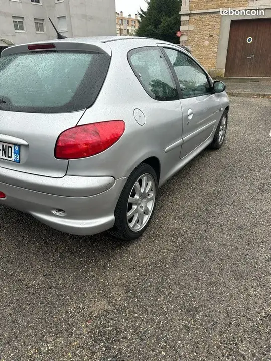 Peugeot 206 2002 photo 2