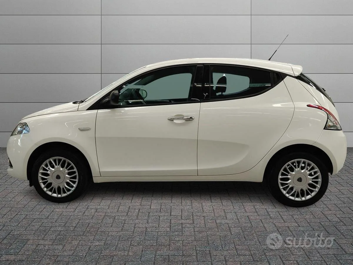Lancia Ypsilon 2017 photo 2