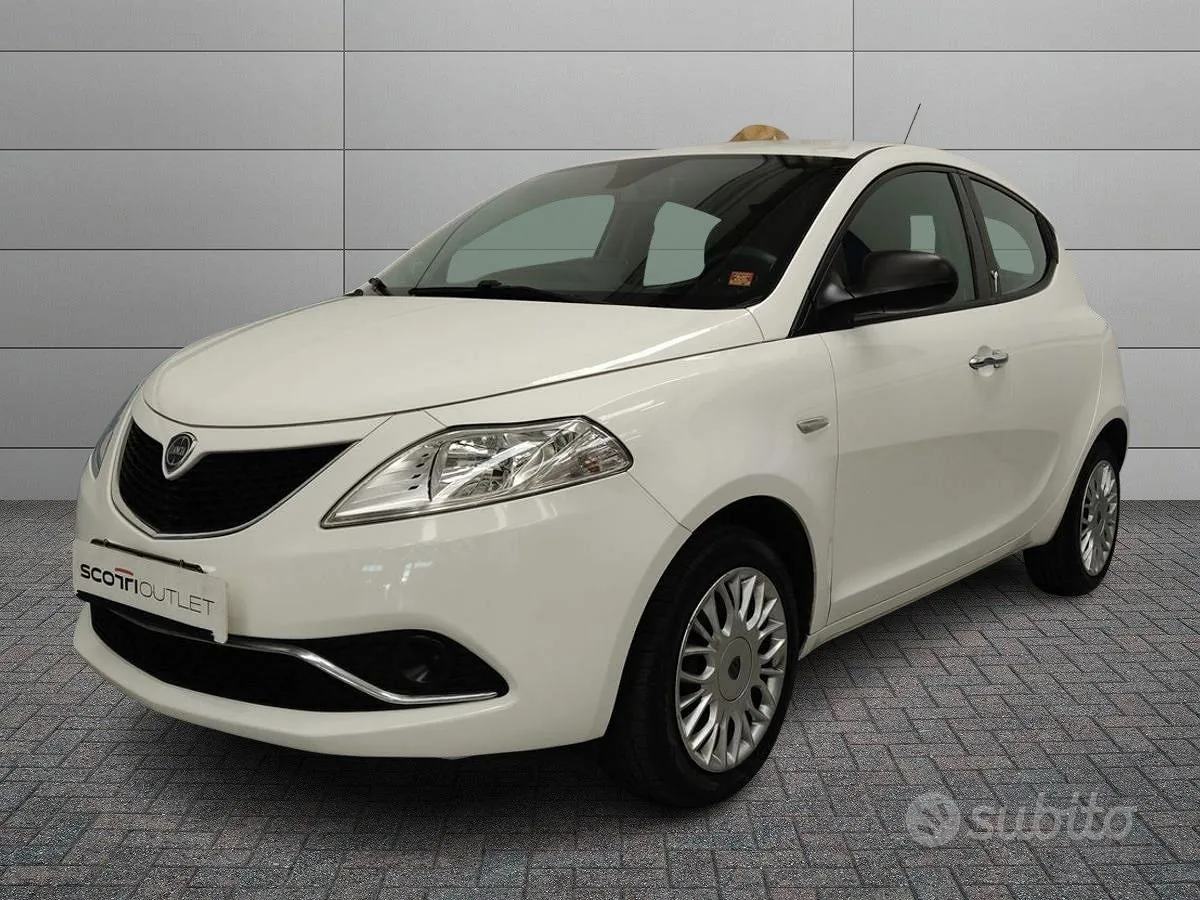Lancia Ypsilon