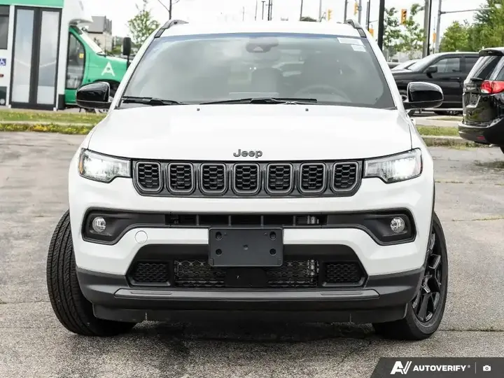 Jeep Compass 2026 photo 2