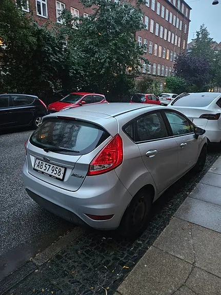 Ford Fiesta 2012 photo 2
