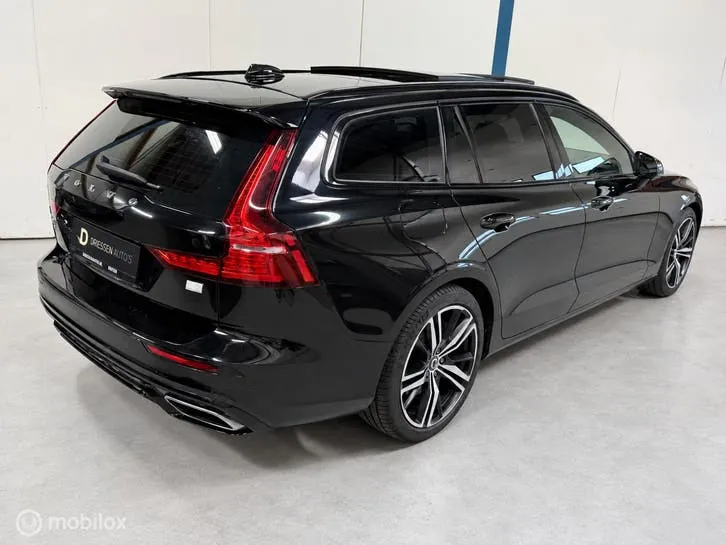 Volvo V60 2021 photo 2