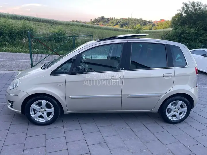 Lancia Musa 2012 photo 2