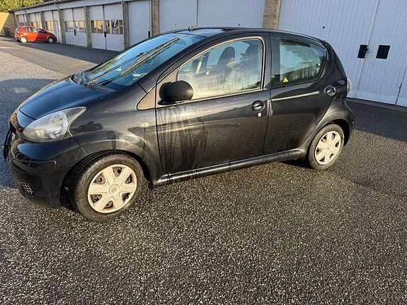 Toyota Aygo 2011 photo 2
