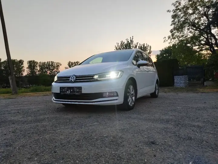 Volkswagen Touran 2016 photo 2