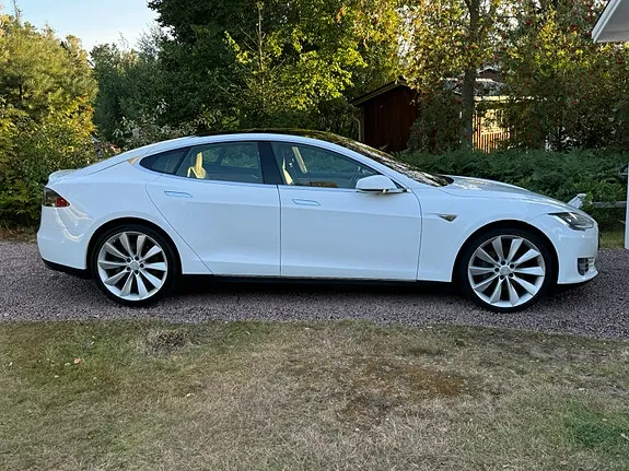 Tesla Model S 2015 photo 2