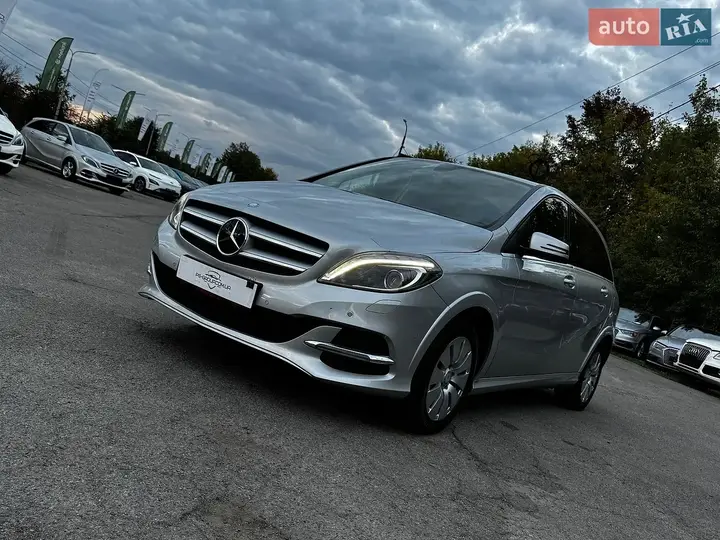 Mercedes-Benz B-Class 2016 photo 2
