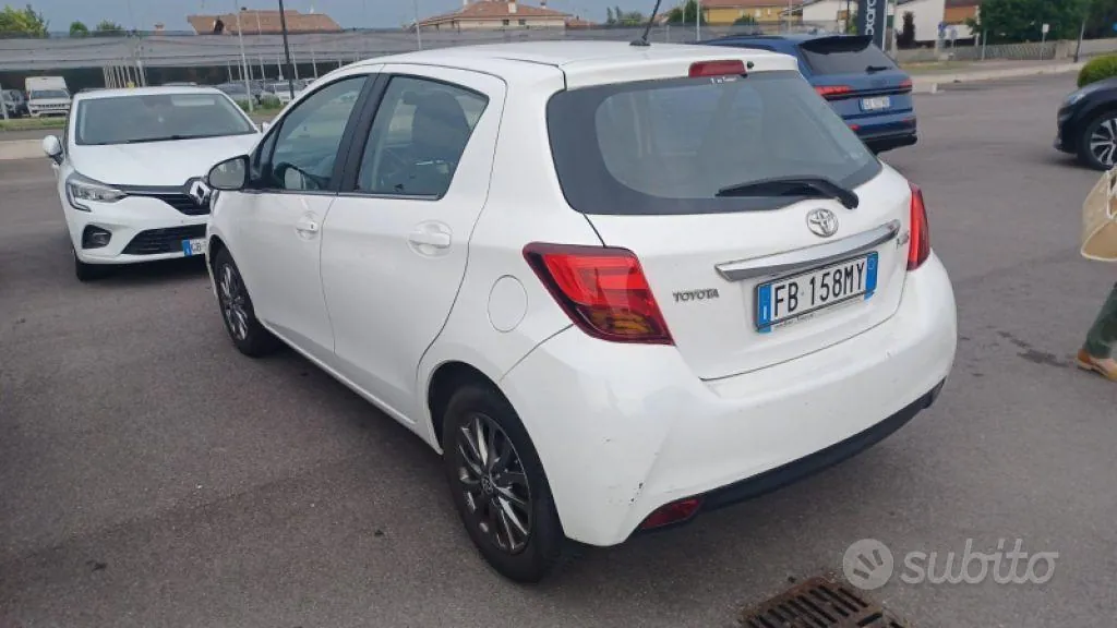 Toyota Yaris 2016 photo 2