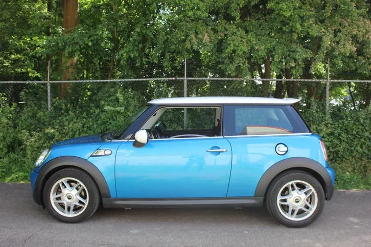 Mini Cooper S 2010 photo 2