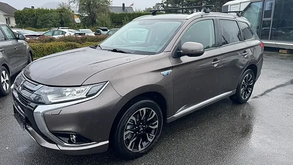 Mitsubishi Outlander 2017 photo 2