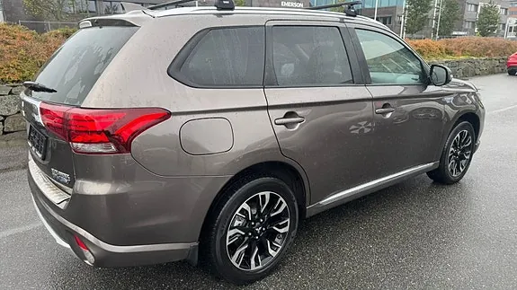 Mitsubishi Outlander 2017 photo 4