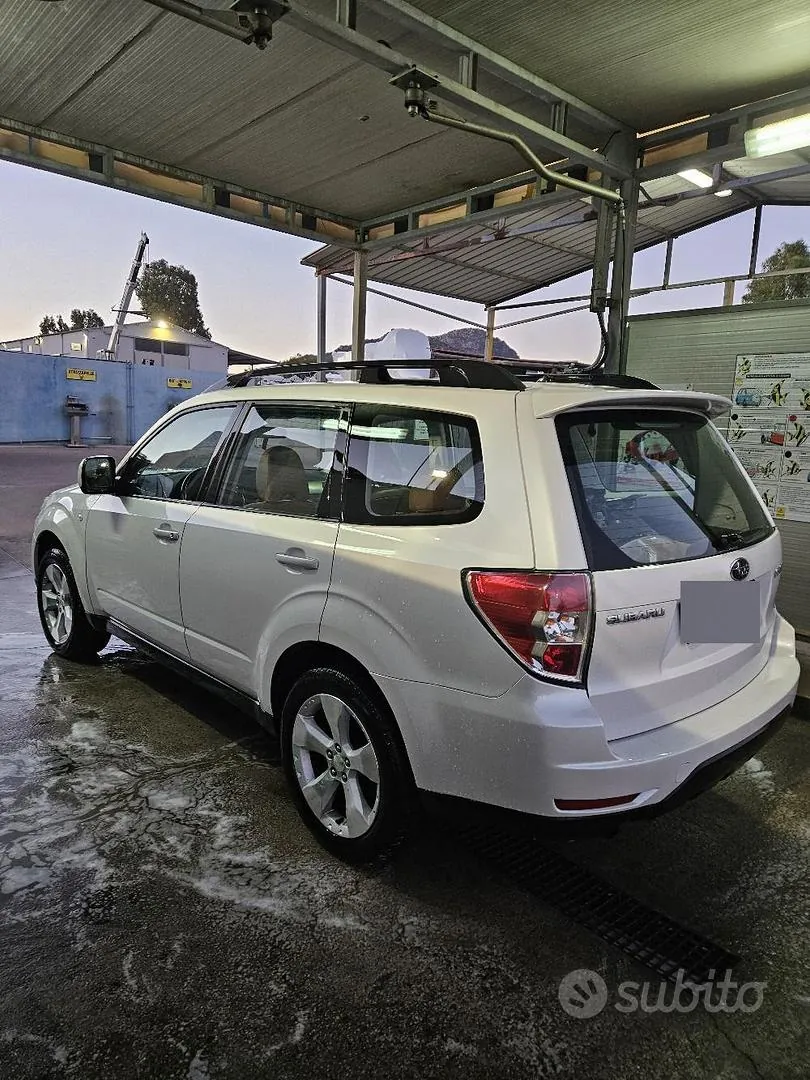 Subaru Forester 2010 photo 2